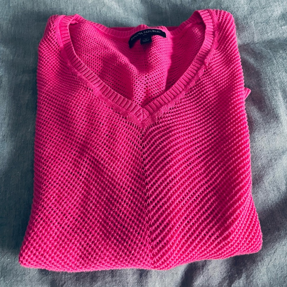 Banana Republic Bright Pink V-Neck Sweater 💗